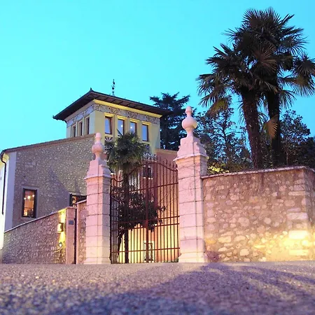 维科住宅别墅酒店 4*